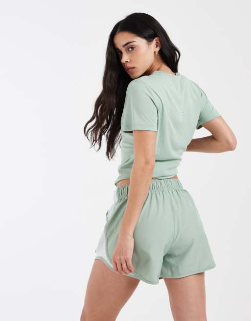 Nike Running – Tempo – Dri-FIT – Gröna shorts med medelhög midja, 3 tum , 4 av 5