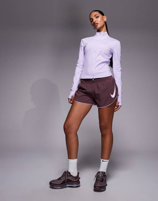 Nike Running - Tempo Dri-FIT - Pantaloncini a vita medio alta marroni con logo Nike, 3 di 5