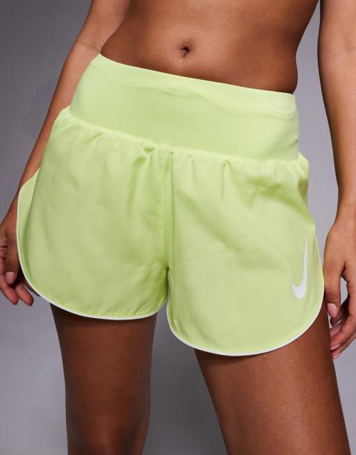 Nike Running – Tempo Dri-FIT – Shorts in Gelb mit mittelhohem Bund und Swoosh-Logo, 3 von 5