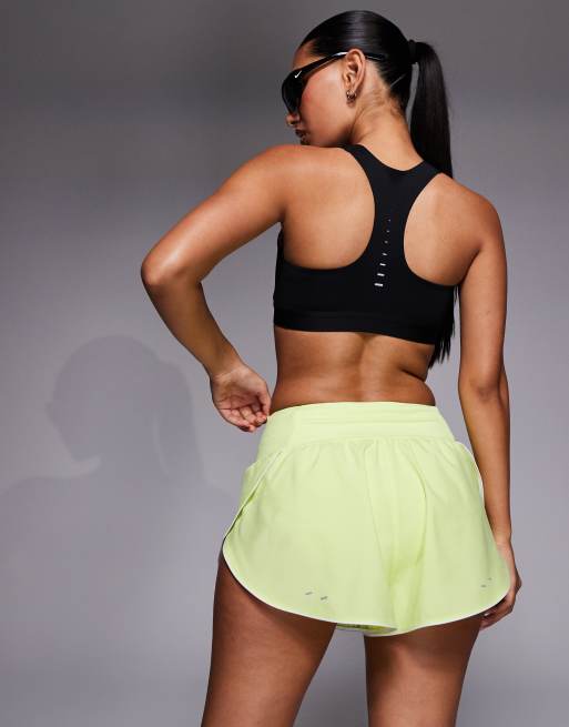 Nike Running – Tempo Dri-FIT – Shorts in Gelb mit mittelhohem Bund und Swoosh-Logo, 4 von 5