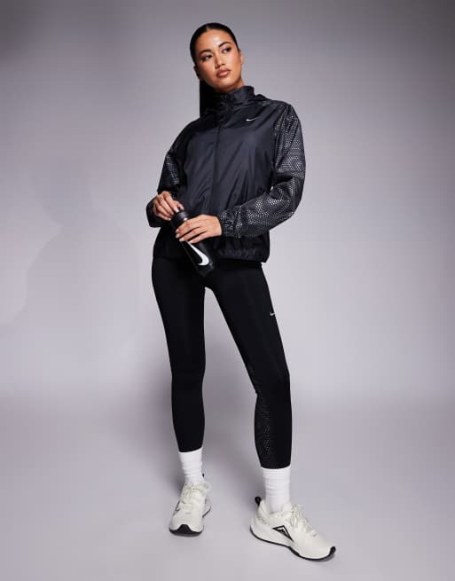 Nike Running Tempo Flash jacket in black, 2 of 4