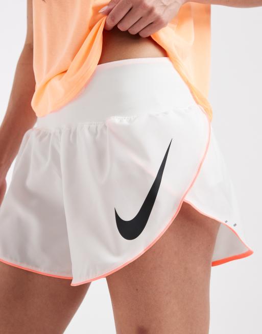 Nike Running - Tempo - Short à taille mi-haute et logo virgule en tissu Dri-FIT - Blanc, 2 de 5