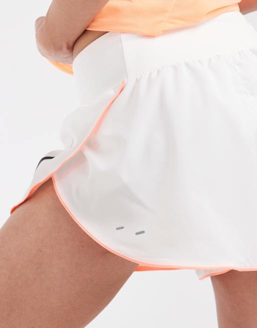 Nike Running - Tempo - Short à taille mi-haute et logo virgule en tissu Dri-FIT - Blanc, 5 de 5