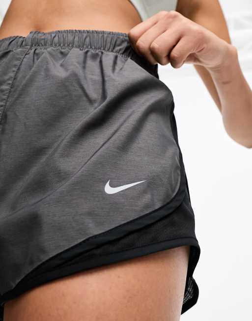  NIKE Girls' Dry Tempo Running Shorts (Cool Grey