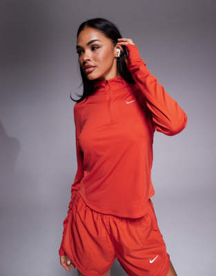 Nike Running - Tempo - T-shirt à col zippé et manches longues en tissu Dri-FIT - Rouge