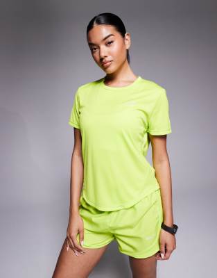 Nike Running - Tempo - T-Shirt in Gelb