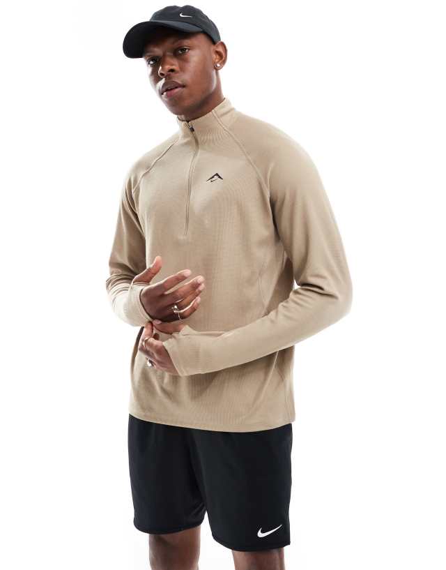 Nike Running - trail 1/2 zip sweatshirt in beige