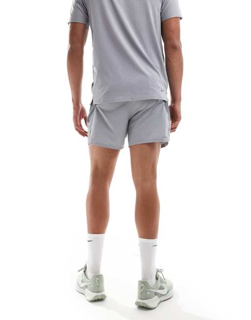 Nike Running – Trail – Dri-FIT – Grå shorts på 5 tum med logga, 2 av 5