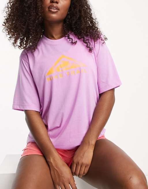 Nike Running – Trail Dri-FIT – Oversize-T-Shirt in Lila