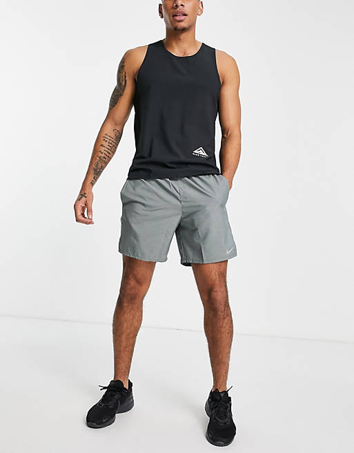 Men Nike Running Trail Dri-FIT Rise 365 vest in black 