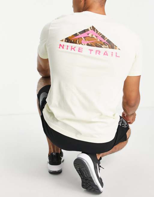 Nike Running - Trail Dri-FIT - T-shirt bianco sporco con grafica sul retro