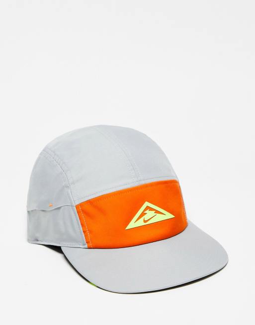 Nike Running - Trail - Dri-FIT - Unisex-kasket i grå og orange