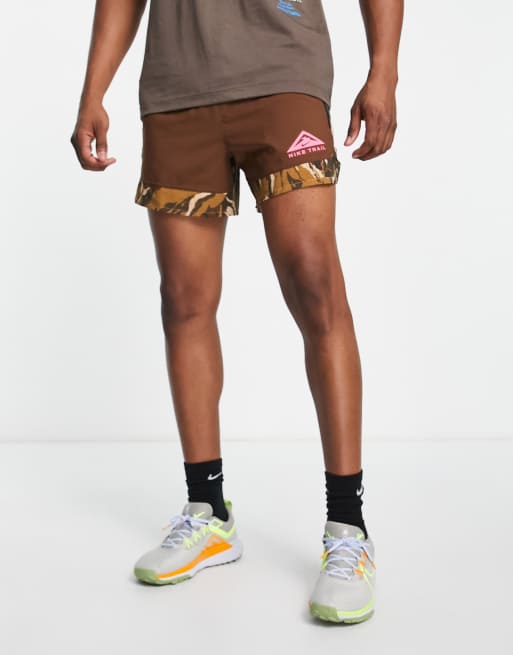 Nike Running – Trail Flex Stride Dri-FIT – Brązowe szorty o długości 5 cali ze wzorem