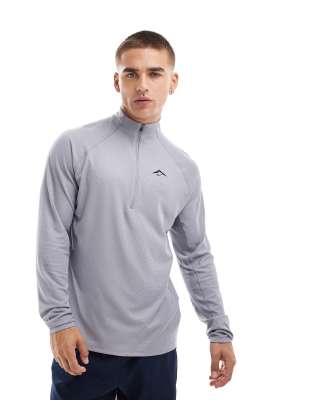 Nike Running - Trail - Grå sweatshirt med 1/4 lynlås - view 1