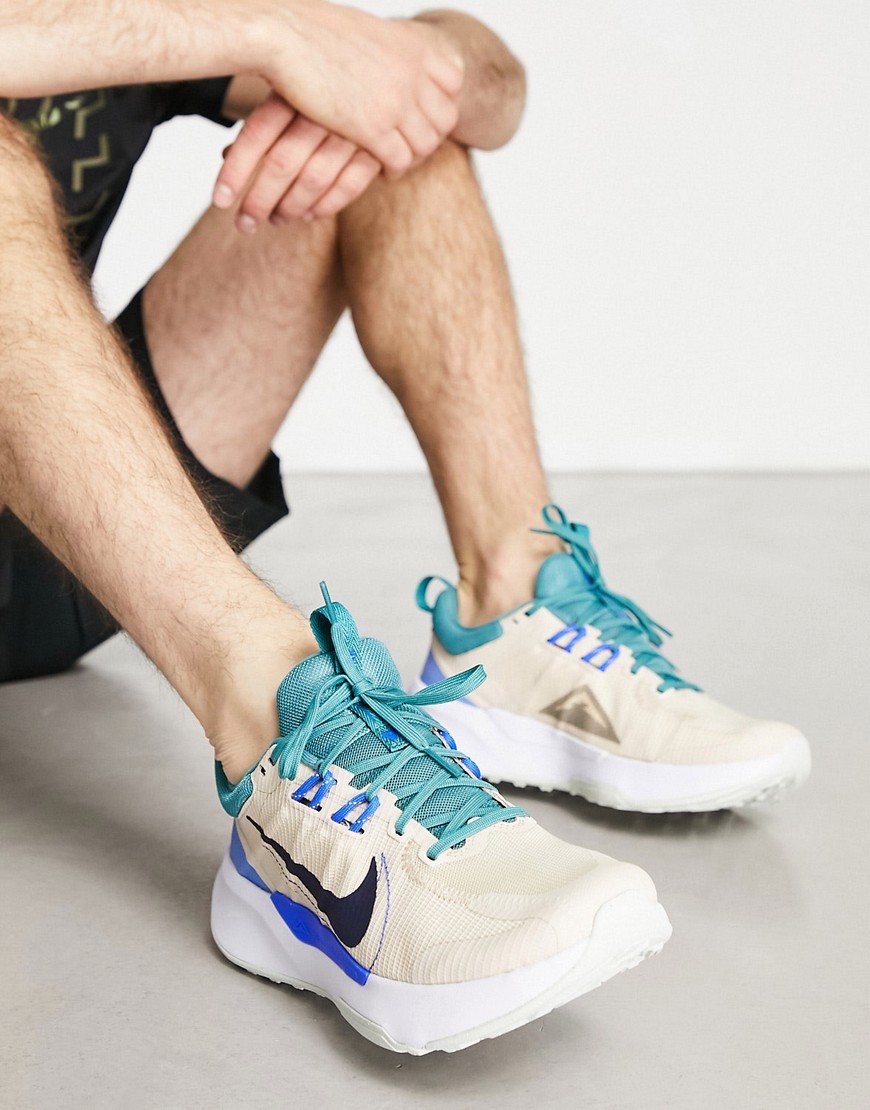 Nike Running Trail Juniper trainers in brown and blue