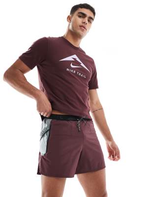 Trail logo 5 inch shorts in burgundy-Red