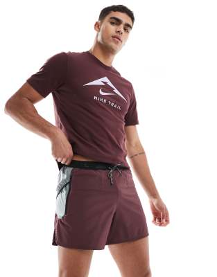 Nike Running Nike Running Trail logo 5 inch shorts in burgundy-Red