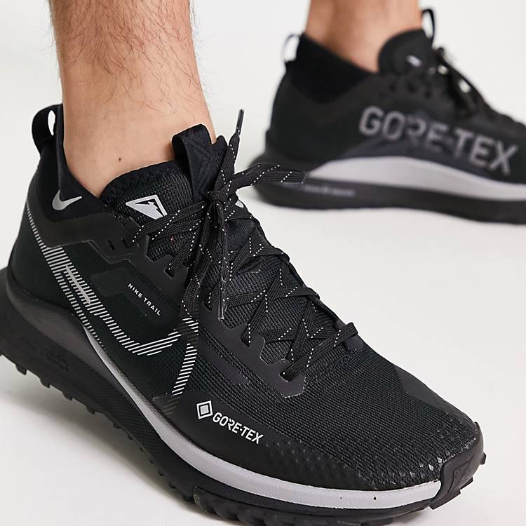 Volg ons Elektrisch ondernemer Nike Running Trail Pegasus 4 Gore-TEX trainers in black and white | ASOS