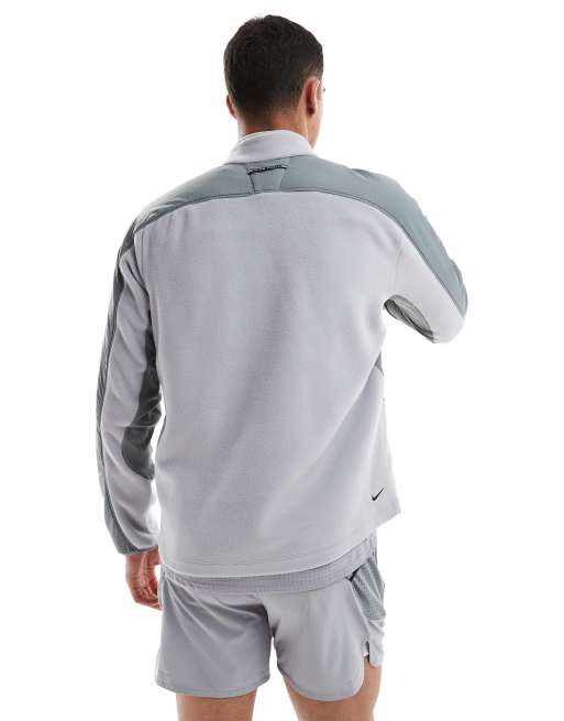 Nike Running - Trail Polartec - Felpa in pile grigia con zip corta, 2 di 4