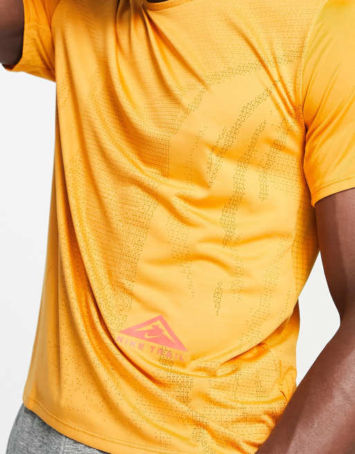 Nike Running Trail Rise 365 T shirt color senape Dri FIT