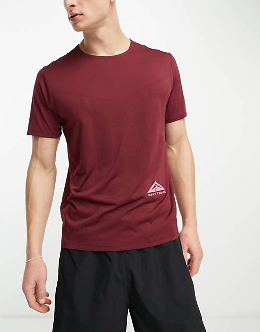Nike Running - Trail Rise 365 - T-shirt in tessuto Dri-Fit rossa