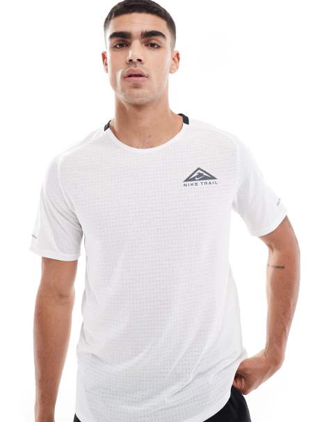 Nike Running – Trail – T-Shirt in Weiß mit Grafikprint - view 1