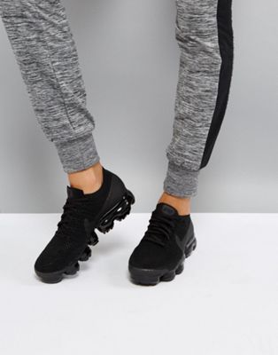 black vapormax outfits