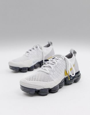 Nike Running - Vapormax Flyknit - Sneakers bianche e oro | ASOS