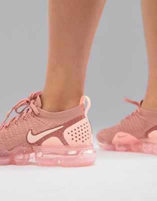 nike running vapormax flyknit trainers in pink
