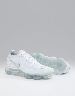 nike running vapormax flyknit trainers in white