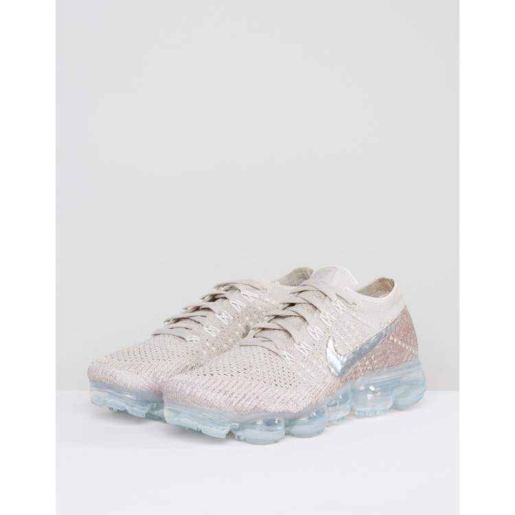 Nike running vapormax flyknit trainers best sale in pink