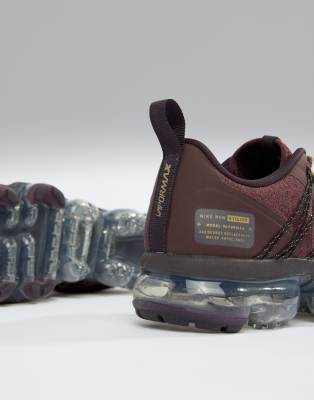 burgundy nike vapormax