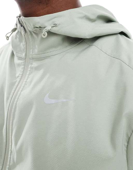 Nike Running Veste coupe-vent à empiècements Vert clair et