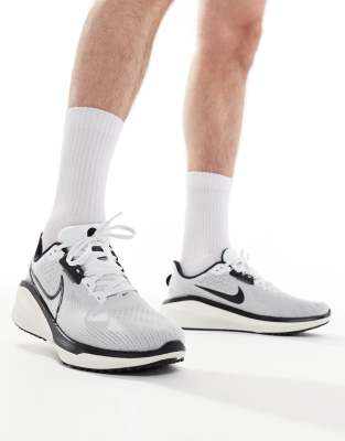 Nike Running – Vomero 17 – Sneaker in Weiß und Schwarz - view 1
