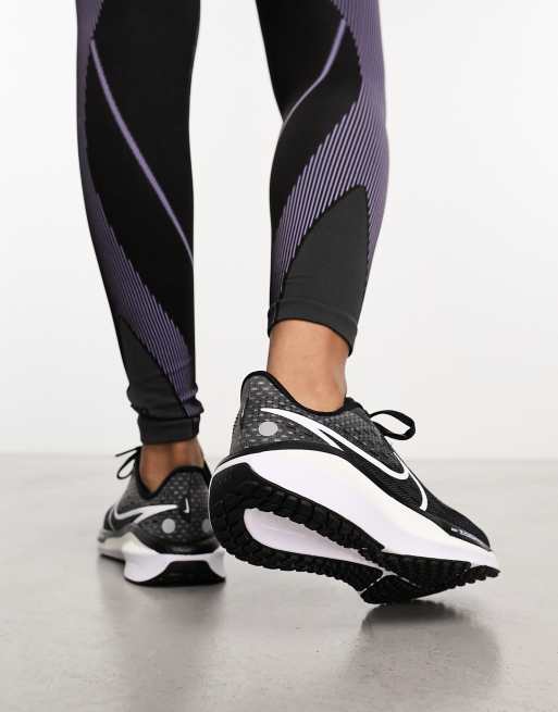 Nike Running Vomero 17 trainers in black and white, 2 of 4