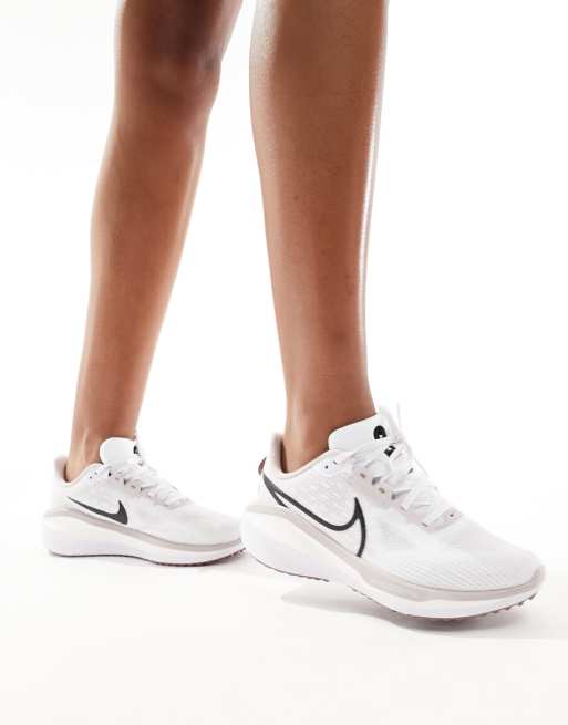  Nike Running Vomero 17 trainers in white and light violet