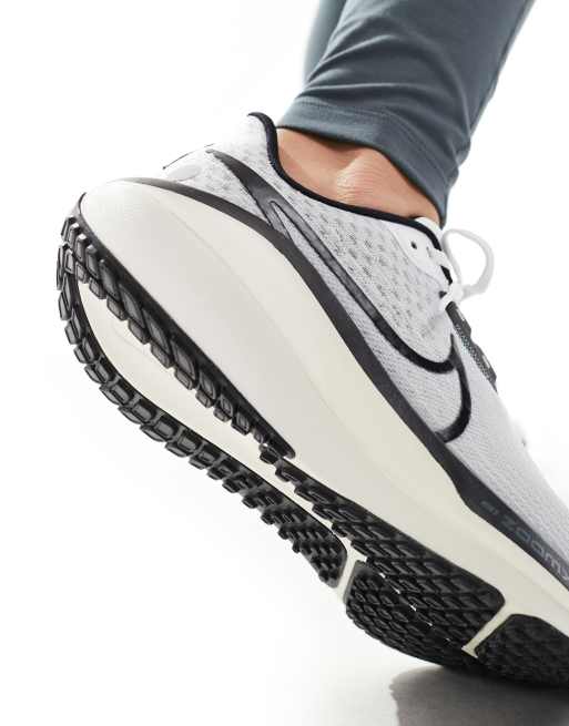 Nike Running – Vomero 17 – Vita och svarta löparskor, 3 av 5