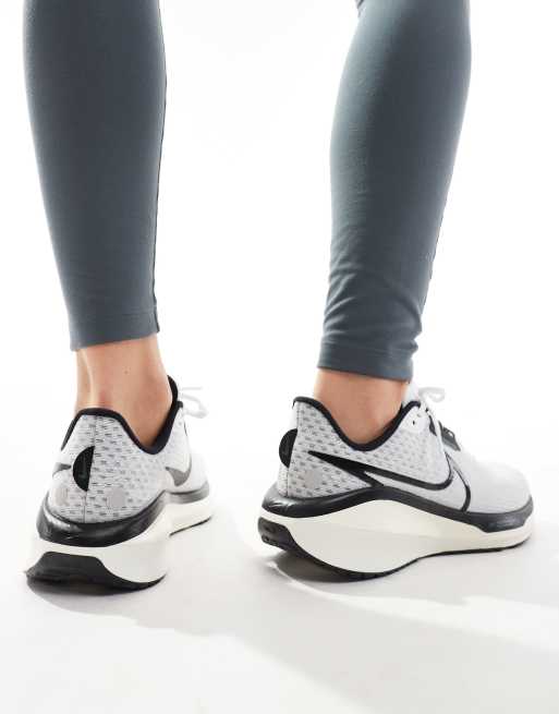 Nike Running – Vomero 17 – Vita och svarta löparskor, 4 av 5