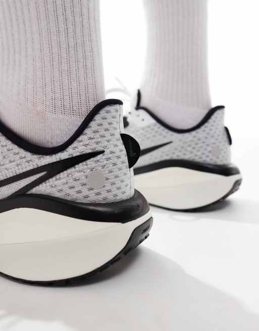 Nike Running – Vomero 17 – Vita och svarta löparskor, 3 av 5