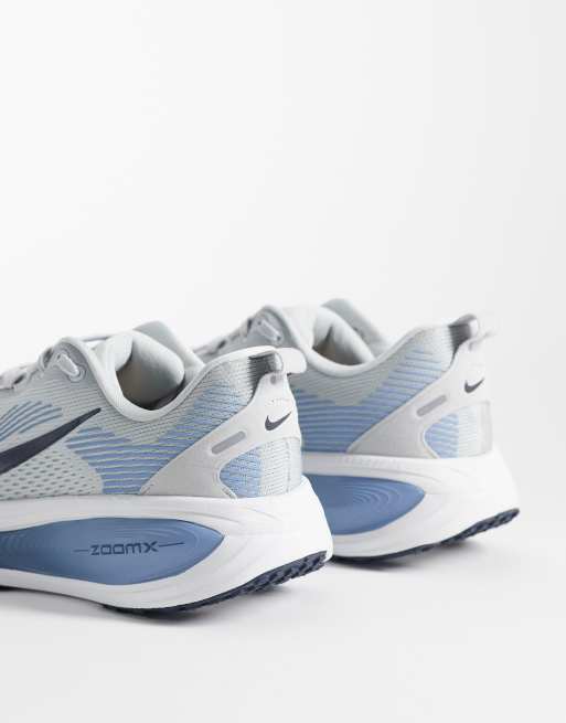 Nike Running Vomero 18 baskets de running blanches et bleues, 4 de 5