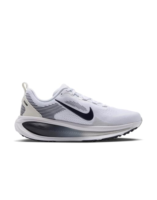 Nike Running Vomero 18 baskets de running pour route en blanc, 3 de 4