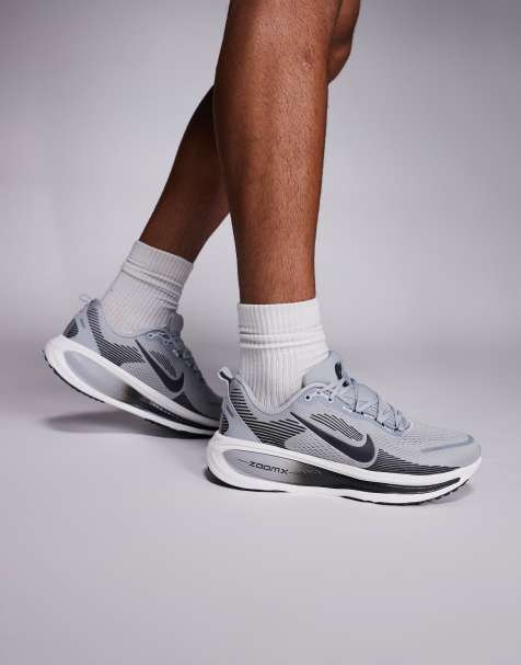 Nike Running - Vomero 18 - Baskets - Gris clair et noir - view 1