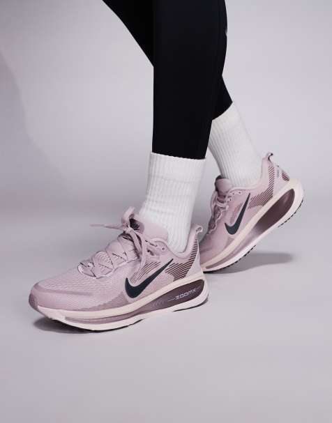 Nike Running – Vomero 18 – Bruna träningsskor - view 1