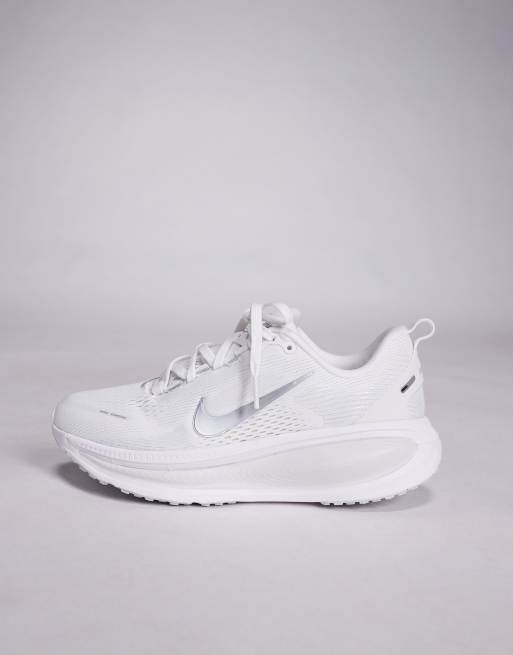 Nike Running - Vomero 18 - Hvide og sølvfarvede sneakers, 2 af 5