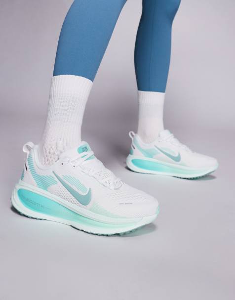 Nike Running – Vomero 18 – Lauf-Sneaker in Weiß und Hellblau - view 1