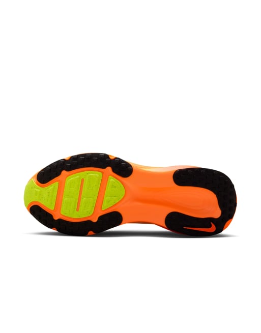 Nike Running Vomero 18 Laufschuhe für die Straße in Orange, 2 von 4