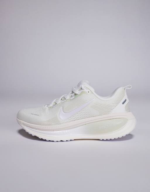Nike Running – Vomero 18 – Laufschuhe in Weiß, 2 von 5