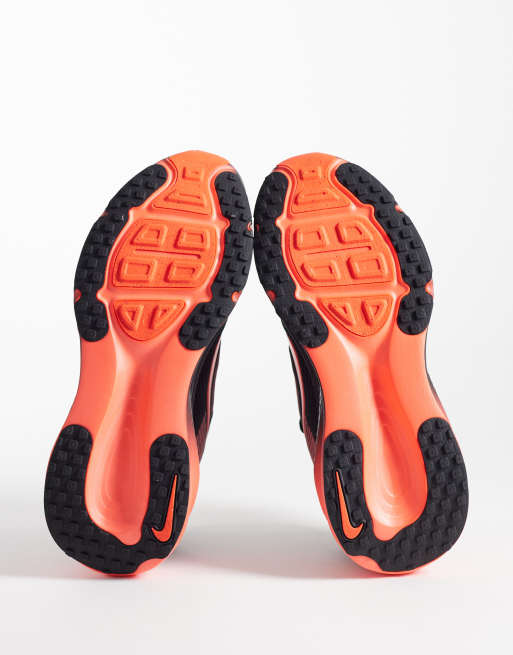 Nike Running Vomero 18 löparskor i svart och rött, 4 av 5