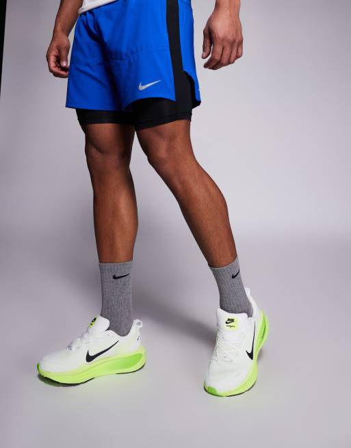 Nike Running Vomero 18 running sneakers in white and green, 3 of 5