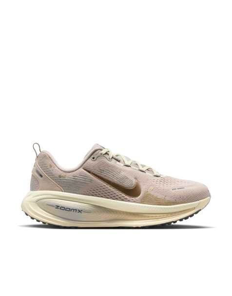 Nike Running Vomero 18 SE sneakers in cream and gold - view 1